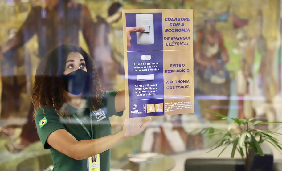 Neste dia 1º de maio, Dia do Trabalhador, a Portos do Paraná destaca a importância do trabalho portuário para a manutenção de diversas atividades econômicas no Estado, direta ou indiretamente. - Fotos: Arquivo/ Claudio Neves/Portos do Paraná
