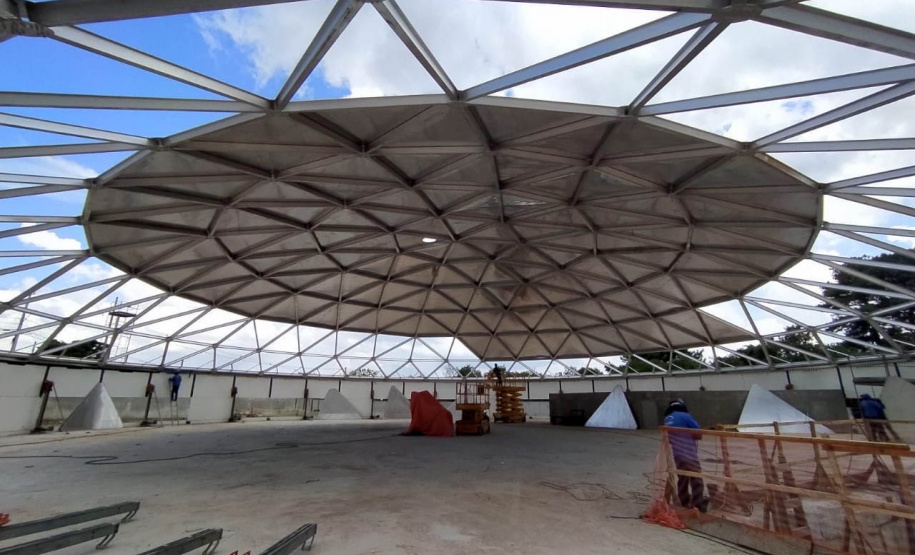 Obra de construção de novo reservatório em Curitiba, no Sítio Cercado, com capacidade para 10 milhões de litros - Foto: sanepar