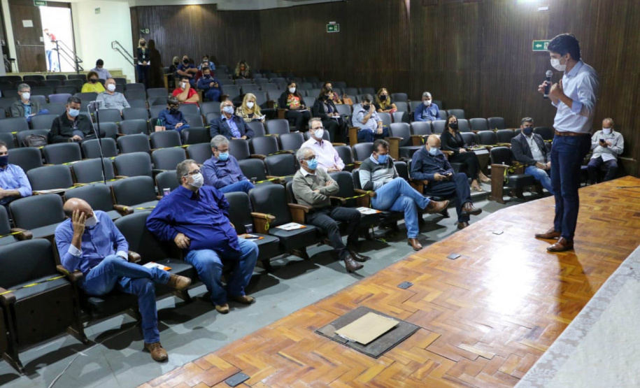 O Governo do Estado, por meio da Secretaria do Planejamento e Projetos Estruturantes, realizou nesta semana as primeiras oficinas do Programa Paraná Produtivo. O programa pretende identificar potenciais e carências das regiões e planejar um desenvolvimento produtivo integrado entre os municípios. O secretário do Planejamento, Valdemar Bernardo Jorge, fez a abertura dos dois eventos. - 30/04/2021 - Foto: Divulgação Secretaria do Planejamento