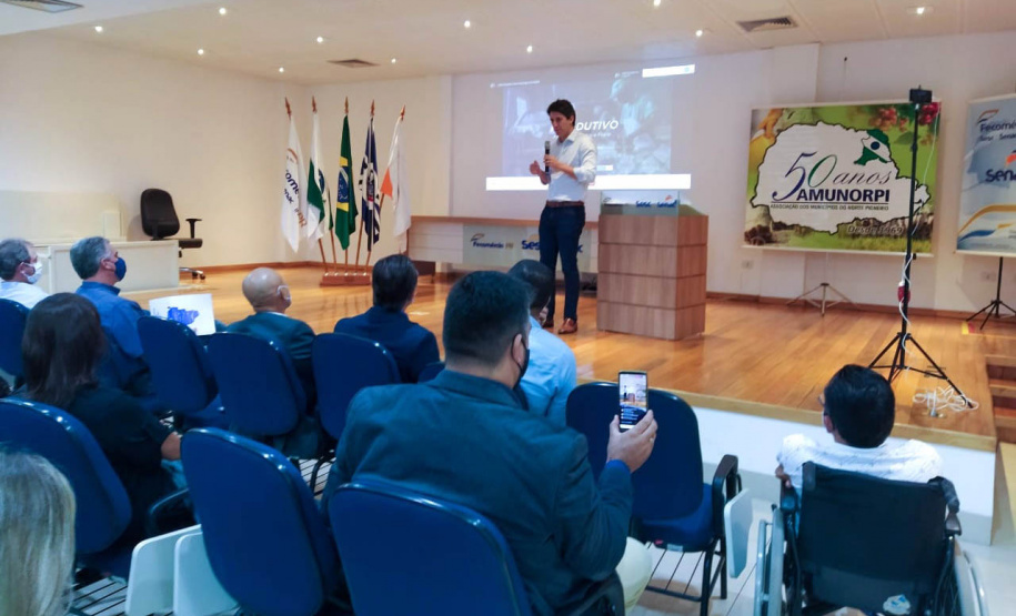 O Governo do Estado, por meio da Secretaria do Planejamento e Projetos Estruturantes, realizou nesta semana as primeiras oficinas do Programa Paraná Produtivo. O programa pretende identificar potenciais e carências das regiões e planejar um desenvolvimento produtivo integrado entre os municípios. O secretário do Planejamento, Valdemar Bernardo Jorge, fez a abertura dos dois eventos. - 30/04/2021 - Foto: Divulgação Secretaria do Planejamento