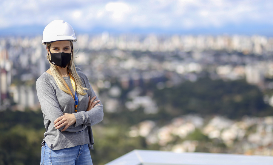Os rostos e as histórias por trás do recorde de empregos criados no Paraná em 2021 - 
Engenheira civil Juliana Janoski Zandoná  -  Foto: Gilson Abreu/AEN