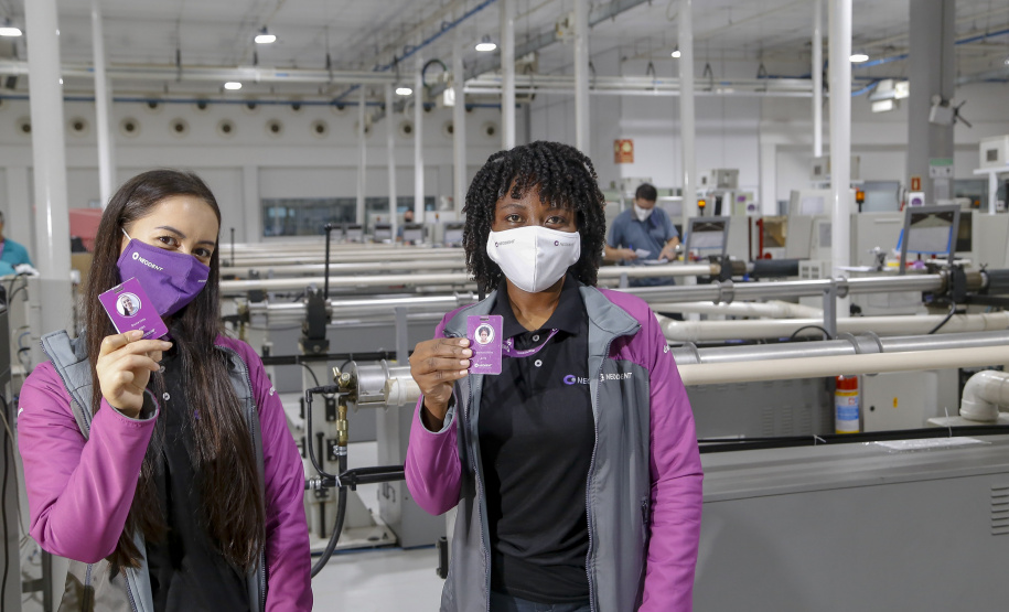 Os rostos e as histórias por trás do recorde de empregos criados no Paraná em 2021 - Bruna Maria de Oliveira de Lima e Natalina e Natalina dos Santos Oliveira  -  
Foto Gilson Abreu/AEN