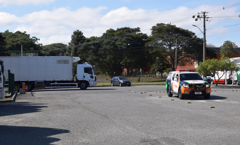 O Paraná recebeu na manhã deste sábado (1º) 14.600 doses da Coronavac, fabricada pelo Instituto Butantan/Sinovac. O volume é parte das 406.100 doses de vacinas contra a Covid-19, referentes ao 16° lote enviado pelo Ministério da Saúde ao Estado.  -  Curitiba, 01/05/2021  -  Foto: Américo Antonio/SESA
