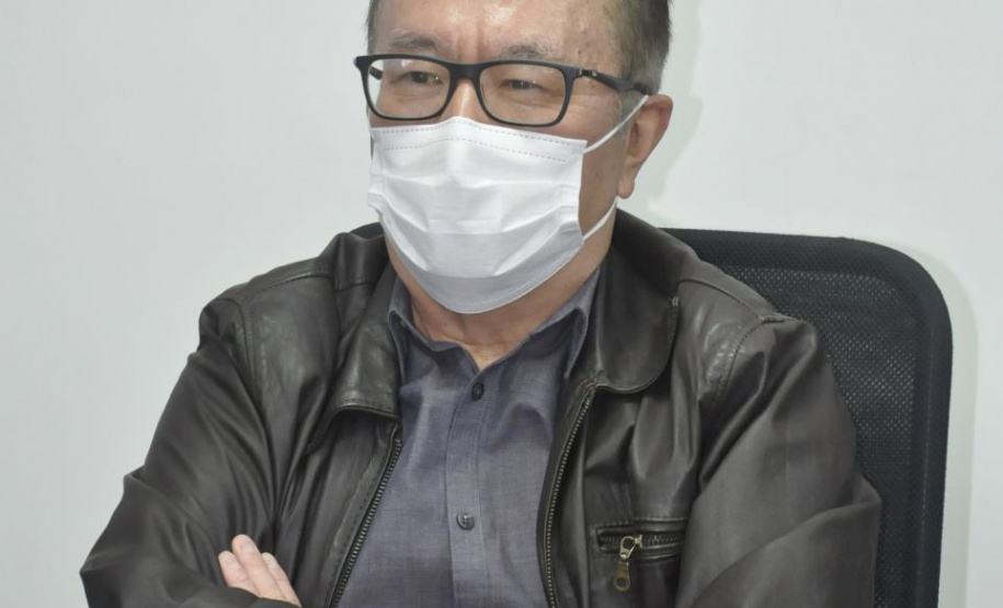 O empregado número 01 da Fomento Paraná, Claudio Massaru Shigueoka, que atualmente coordenava a área de Planejamento e Gestão Estratégica, foi homenageado pela diretoria em um evento semipresencial na manhã desta sexta (30), seu último dia de trabalho na instituição à qual se dedicou por 16 anos. - curitiba, 30/04/2021 - Foto: Fomento Paraná