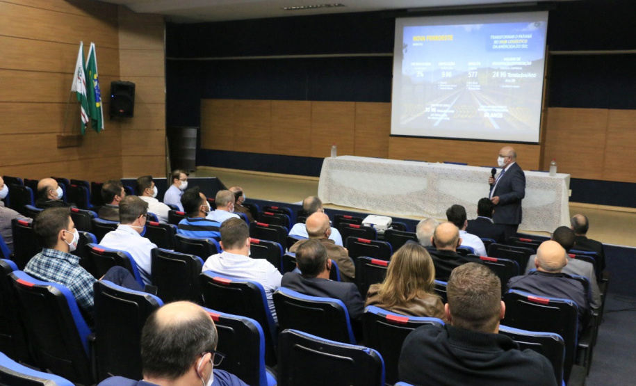 O projeto da Nova Ferroeste ganha, a cada dia, novos capítulos que ajudam essa história a avançar. Nesta semana, em Toledo, foi realizada uma reunião de trabalho com prefeitos e vereadores da região Oeste, além de lideranças sociais e empresariais - Foto: Arquivo GT Ferroeste