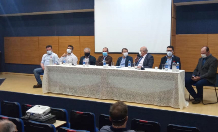 O projeto da Nova Ferroeste ganha, a cada dia, novos capítulos que ajudam essa história a avançar. Nesta semana, em Toledo, foi realizada uma reunião de trabalho com prefeitos e vereadores da região Oeste, além de lideranças sociais e empresariais - Foto: Arquivo GT Ferroeste