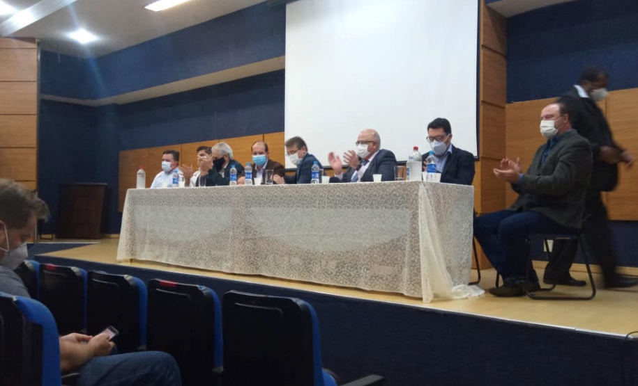 O projeto da Nova Ferroeste ganha, a cada dia, novos capítulos que ajudam essa história a avançar. Nesta semana, em Toledo, foi realizada uma reunião de trabalho com prefeitos e vereadores da região Oeste, além de lideranças sociais e empresariais - Foto: Arquivo GT Ferroeste