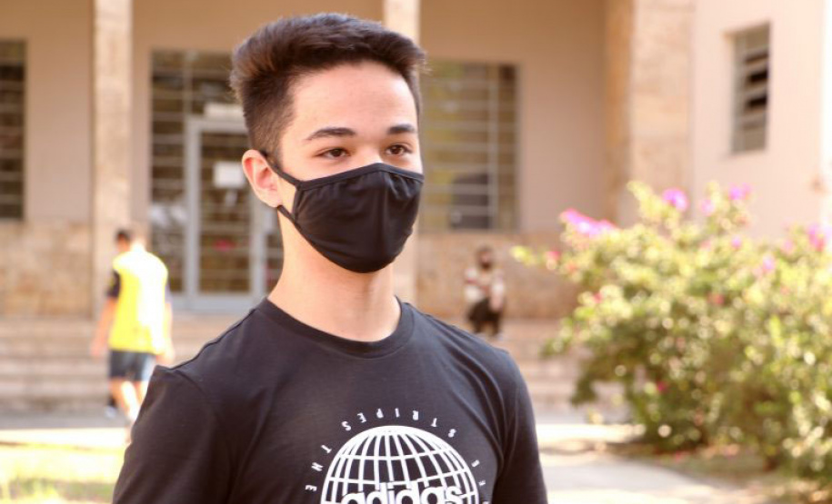 Na tarde deste domingo (2), a Universidade Estadual de Ponta Grossa (UEPG) iniciou a primeira etapa das provas do vestibular 2020. Os inscritos disputaram 1415 vagas em 39 cursos. - Ponta Grossa, 02/05/2021 - Fotos: Aline Jasper e Luciane Navarro