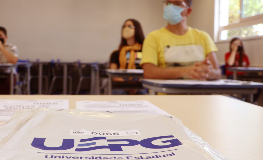 Na tarde deste domingo (2), a Universidade Estadual de Ponta Grossa (UEPG) iniciou a primeira etapa das provas do vestibular 2020. Os inscritos disputaram 1415 vagas em 39 cursos. - Ponta Grossa, 02/05/2021 - Fotos: Aline Jasper e Luciane Navarro