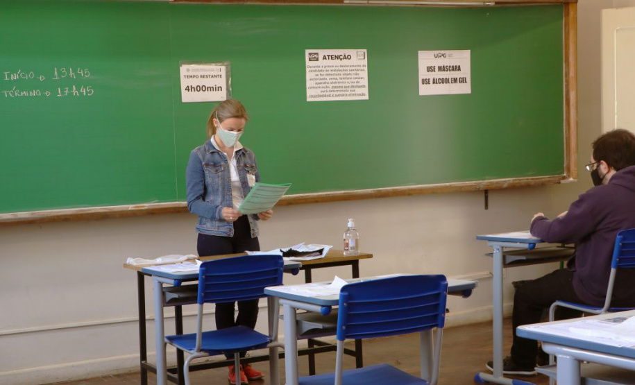 Na tarde deste domingo (2), a Universidade Estadual de Ponta Grossa (UEPG) iniciou a primeira etapa das provas do vestibular 2020. Os inscritos disputaram 1415 vagas em 39 cursos. - Ponta Grossa, 02/05/2021 - Fotos: Aline Jasper e Luciane Navarro