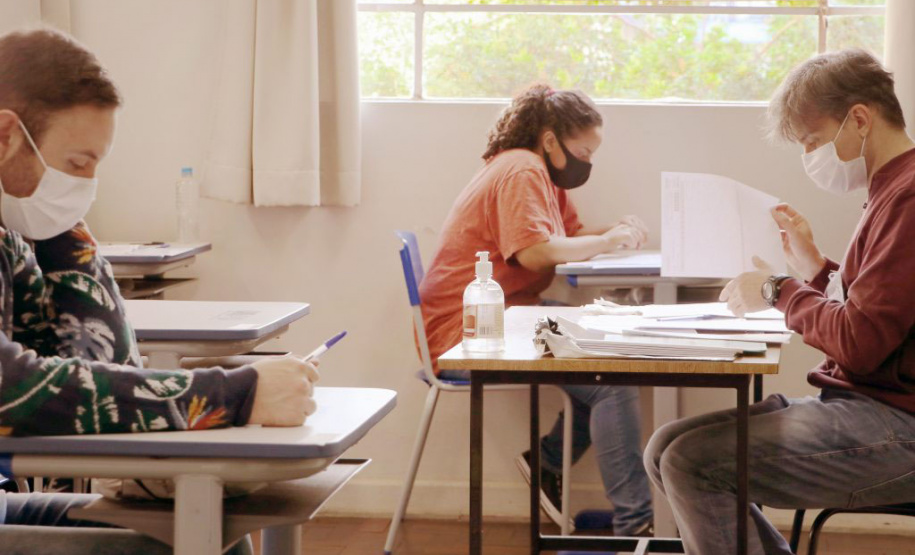 Na tarde deste domingo (2), a Universidade Estadual de Ponta Grossa (UEPG) iniciou a primeira etapa das provas do vestibular 2020. Os inscritos disputaram 1415 vagas em 39 cursos. - Ponta Grossa, 02/05/2021 - Fotos: Aline Jasper e Luciane Navarro