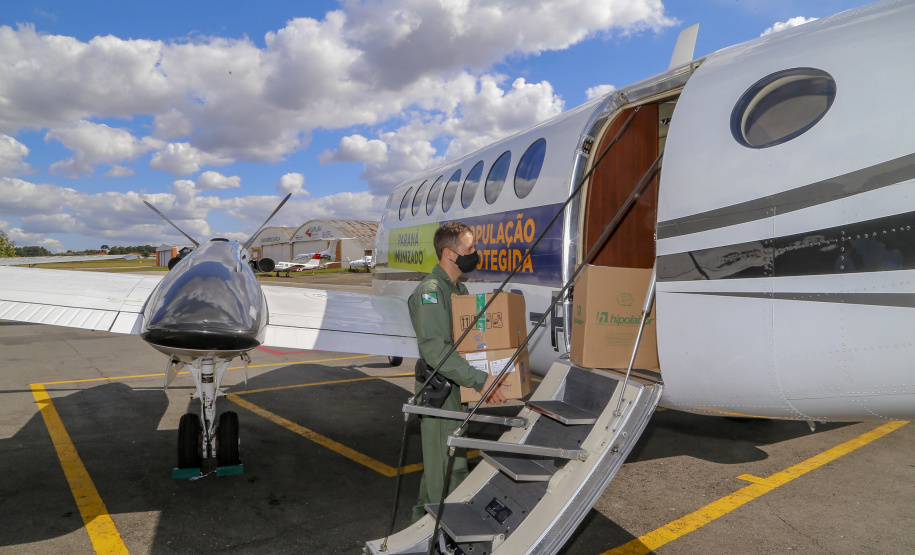 02.04.2021 - Entrega de medicamentos e vacinas para regionais.
Foto Gilson Abreu/AEN