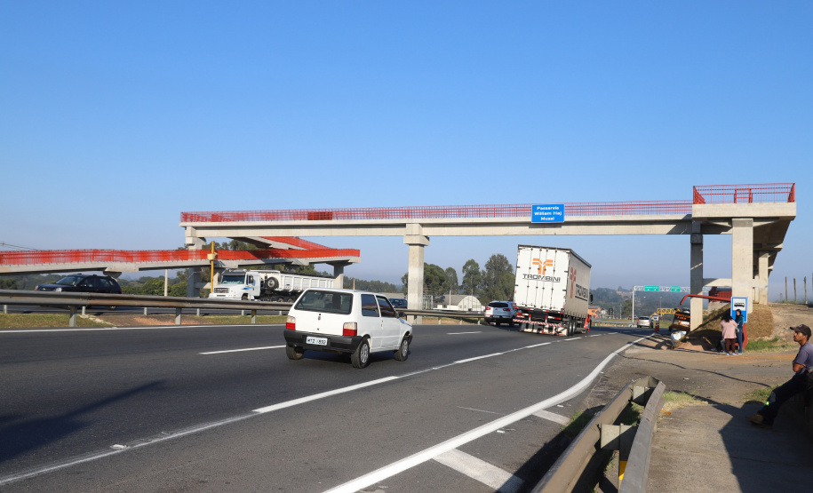 Viaduto Campo Largo O governador Carlos Massa Ratinho Junior inaugura nesta segunda-feira (3), o viaduto Prefeito Marcelo Puppi e passarela William Haj Mussi, no Km 109 da BR-277, nas proximidades do Cercadinho em Campo Largo. 03/05/2021 - Foto: Geraldo Bubniak/AEN