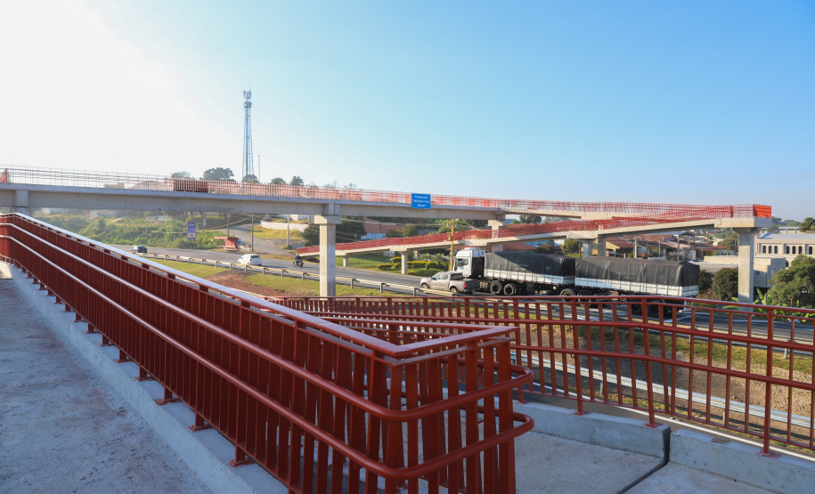 Viaduto Campo Largo O governador Carlos Massa Ratinho Junior inaugura nesta segunda-feira (3), o viaduto Prefeito Marcelo Puppi e passarela William Haj Mussi, no Km 109 da BR-277, nas proximidades do Cercadinho em Campo Largo. 03/05/2021 - Foto: Geraldo Bubniak/AEN
