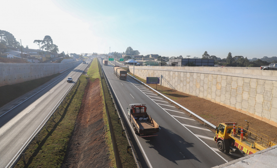 Viaduto Campo Largo O governador Carlos Massa Ratinho Junior inaugura nesta segunda-feira (3), o viaduto Prefeito Marcelo Puppi e passarela William Haj Mussi, no Km 109 da BR-277, nas proximidades do Cercadinho em Campo Largo. 03/05/2021 - Foto: Geraldo Bubniak/AEN