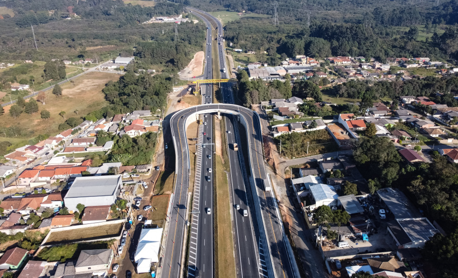 O governador Carlos Massa Ratinho Junior inaugura nesta segunda-feira (3), o viaduto Prefeito Marcelo Puppi e passarela William Haj Mussi, no Km 109 da BR-277, nas proximidades do Cercadinho em Campo Largo. 03/05/2021 - Foto: Jonathan Campos/AEN