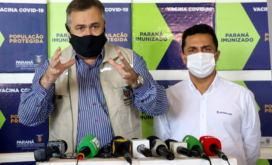 Com a nova remessa de vacinas recebidas na manhã desta segunda-feira (03), o Paraná dará início a imunização contra a Covid-19 de pessoas com comorbidades, com deficiência permanente, grávidas e puérperas