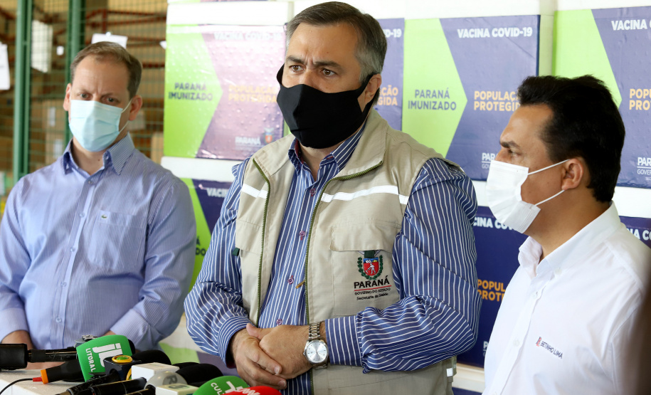 Com a nova remessa de vacinas recebidas na manhã desta segunda-feira (03), o Paraná dará início a imunização contra a Covid-19 de pessoas com comorbidades, com deficiência permanente, grávidas e puérperas