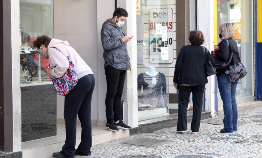 A compra de presentes para o Dia das Mães deve seguir alguns cuidados muito importantes para garantir que a data seja lembrada por bons momentos e para segurança das homenageadas no dia nove de maio próximo. - Comércio - Foto: Ari Dias/AEN