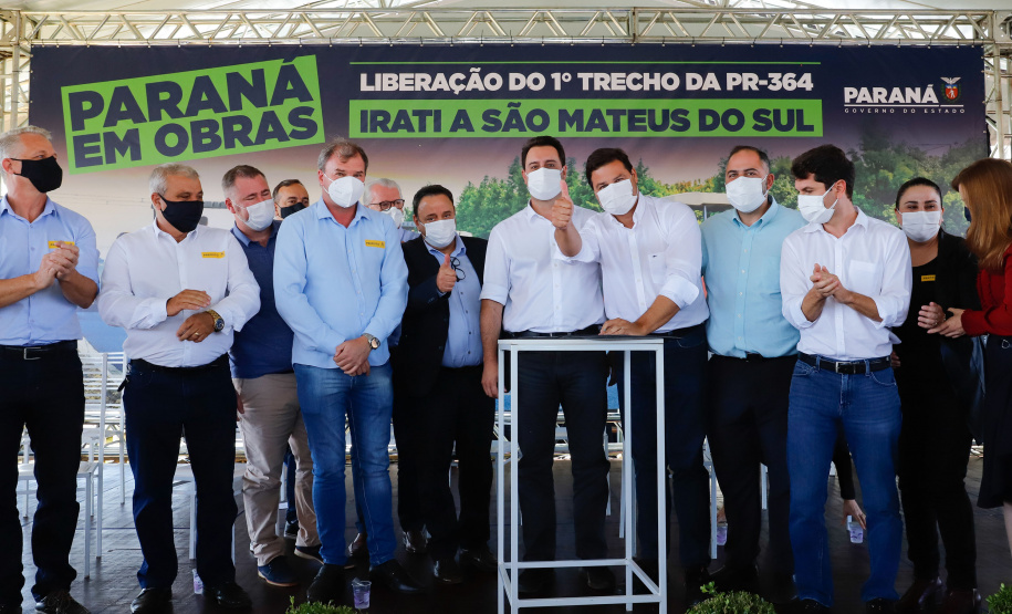 Governador Carlos Massa Ratinho Junior entrega primeiro trecho de pavimentacao da pr 364, Miguel Picheth, que liga Irati a Sao Mateus do Sul. - Irati, 03/05/2021 - Foto: Rodrigo Félix Leal/Infraestrutura