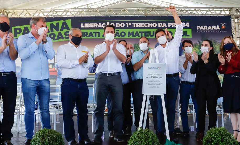 Governador Carlos Massa Ratinho Junior entrega primeiro trecho de pavimentacao da pr 364, Miguel Picheth, que liga Irati a Sao Mateus do Sul. - Irati, 03/05/2021 - Foto: Rodrigo Félix Leal/Infraestrutura