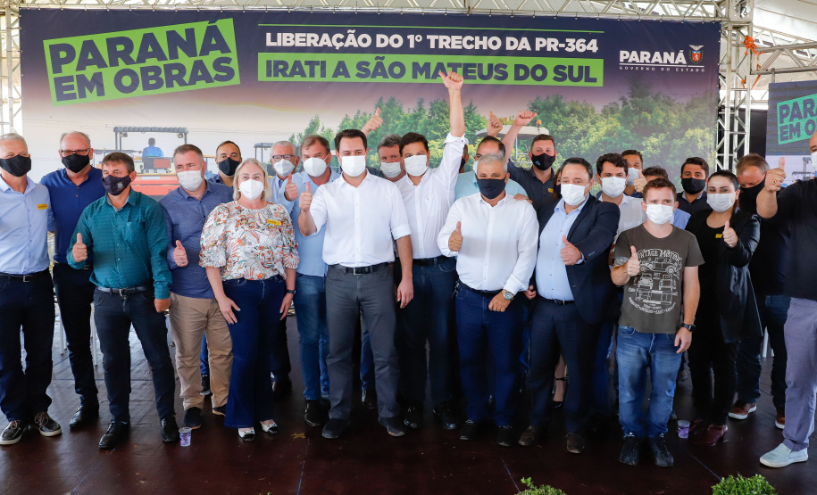 Governador Carlos Massa Ratinho Junior entrega primeiro trecho de pavimentacao da pr 364, Miguel Picheth, que liga Irati a Sao Mateus do Sul. - Irati, 03/05/2021 - Foto: Rodrigo Félix Leal/Infraestrutura