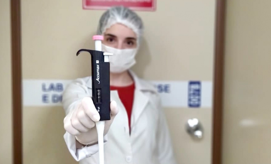 A Universidade Estadual de Maringá (UEM) está desenvolvendo um estudo inédito sobre novos tratamentos para a toxoplasmose, popularmente conhecida como doença do gato. Não contagiosa, a infecção é adquirida pela ingestão de água ou alimentos contaminados pelo protozoário Toxoplasma gondii.  - Foto: UEM