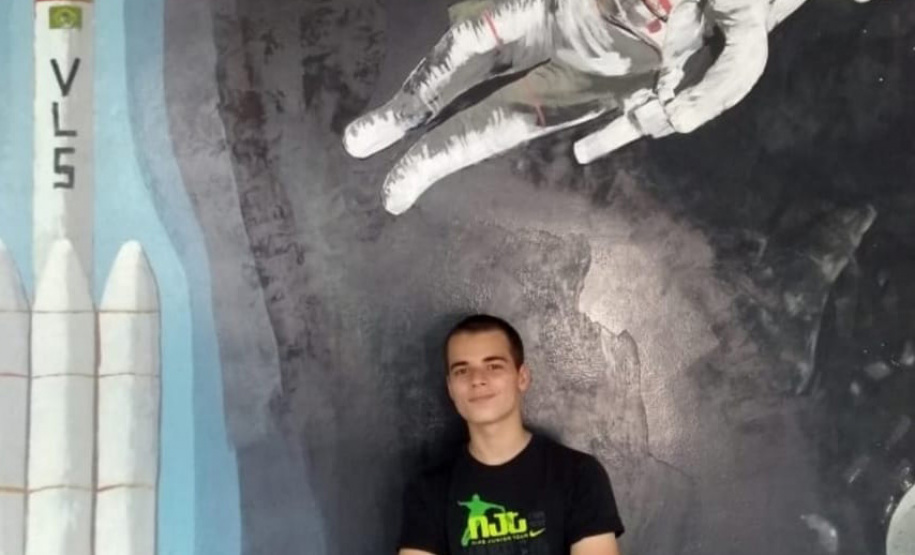 Aluno do Colégio Estadual Júlia Wanderley, em Curitiba, durante todo o Ensino Fundamental e Médio, Luís Antônio Marin (19) garantiu uma vaga no ITA (Instituto Tecnológico da Aeronáutica), ingressando neste ano. O estudante foi um dos 150 aprovados dentre 9,7 mil candidatos no último vestibular da instituição de Ensino Superior, que é administrada pela FAB (Força Aérea Brasileira). - Curitiba, 03/05/2021 - Foto: Arquivo Pessoal