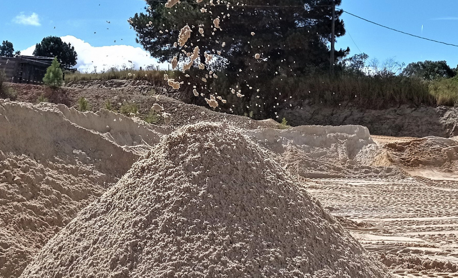 Em 2020, 181 municípios paranaenses e o Estado receberam R$ 25,44 milhões de Compensação Financeira pela Exploração de Recursos Minerais (CFEM) e de royalties pela exploração de petróleo e gás. A informação está no Informe Mineral 04/2021, divulgado pela Divisão de Geologia do Instituto Água e Terra (IAT), órgão vinculado à Secretaria do Desenvolvimento Sustentável e do Turismo (Sedest). - Curitiba, 03/05/2021 - Foto: IAT/SEDEST