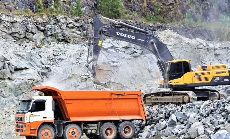 Em 2020, 181 municípios paranaenses e o Estado receberam R$ 25,44 milhões de Compensação Financeira pela Exploração de Recursos Minerais (CFEM) e de royalties pela exploração de petróleo e gás. A informação está no Informe Mineral 04/2021, divulgado pela Divisão de Geologia do Instituto Água e Terra (IAT), órgão vinculado à Secretaria do Desenvolvimento Sustentável e do Turismo (Sedest). - Curitiba, 03/05/2021 - Foto: IAT/SEDEST