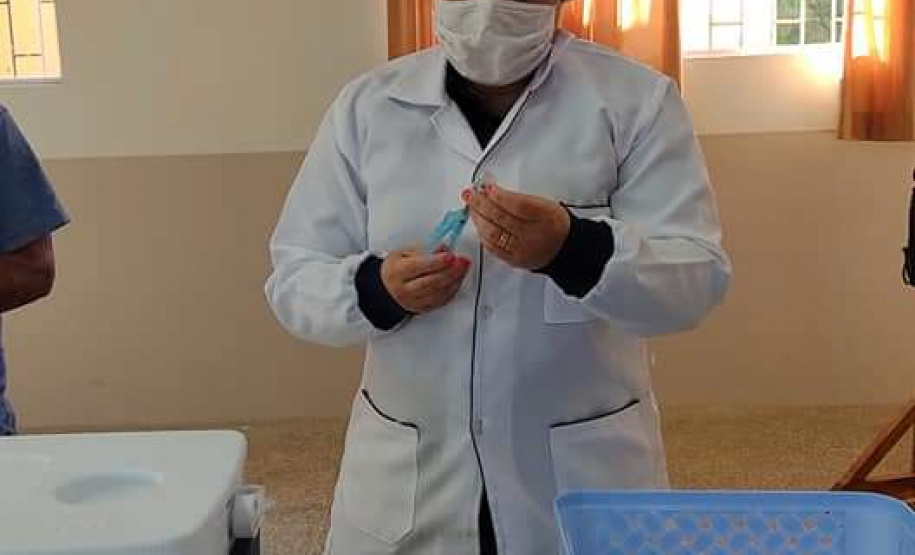 O Paraná aplicou 50.172 doses de vacina contra a Covid-19 neste fim de semana (01 e 02). Pelo menos 92 municípios da abrangência de 20 Regionais de Saúde realizaram ações que fazem parte da campanha do Governo do Estado “De Domingo a Domingo”. - Curitiba, 03/05/2021 - Foto: SESA