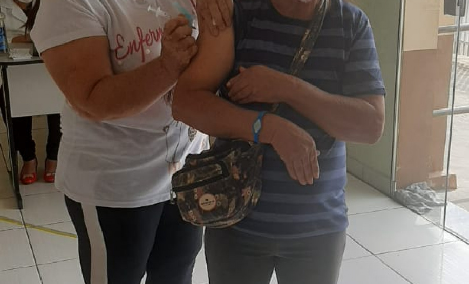 O Paraná aplicou 50.172 doses de vacina contra a Covid-19 neste fim de semana (01 e 02). Pelo menos 92 municípios da abrangência de 20 Regionais de Saúde realizaram ações que fazem parte da campanha do Governo do Estado “De Domingo a Domingo”. - Curitiba, 03/05/2021 - Foto: SESA