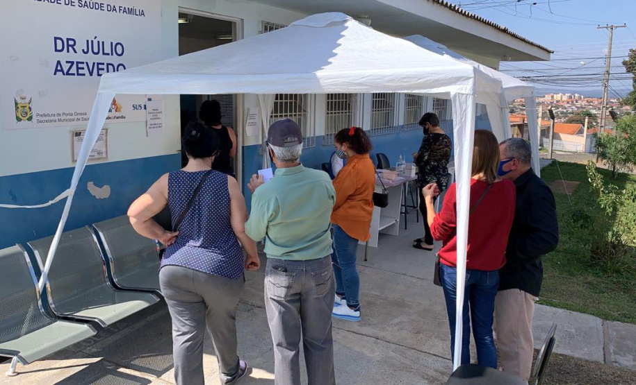 O Paraná aplicou 50.172 doses de vacina contra a Covid-19 neste fim de semana (01 e 02). Pelo menos 92 municípios da abrangência de 20 Regionais de Saúde realizaram ações que fazem parte da campanha do Governo do Estado “De Domingo a Domingo”. - Curitiba, 03/05/2021 - Foto: SESA