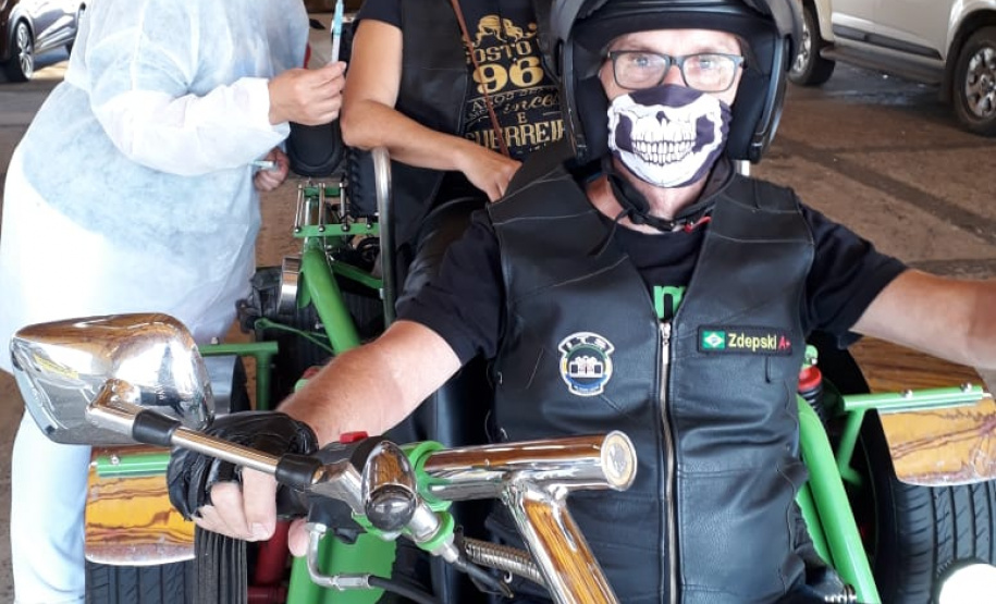 O Paraná aplicou 50.172 doses de vacina contra a Covid-19 neste fim de semana (01 e 02). Pelo menos 92 municípios da abrangência de 20 Regionais de Saúde realizaram ações que fazem parte da campanha do Governo do Estado “De Domingo a Domingo”. - Curitiba, 03/05/2021 - Foto: SESA