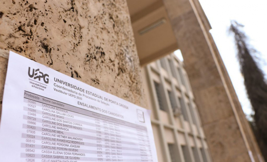 Nesta segunda-feira (3), a Universidade Estadual de Ponta Grossa (UEPG) finalizou a segunda etapa das provas do Vestibular 2020. Os candidatos responderam às questões das disciplinas específicas do curso escolhido.   -  Ponta Grossa, 03/05/2021  -  Fotos: Aline Jasper e Luciane Navarro/UEPG