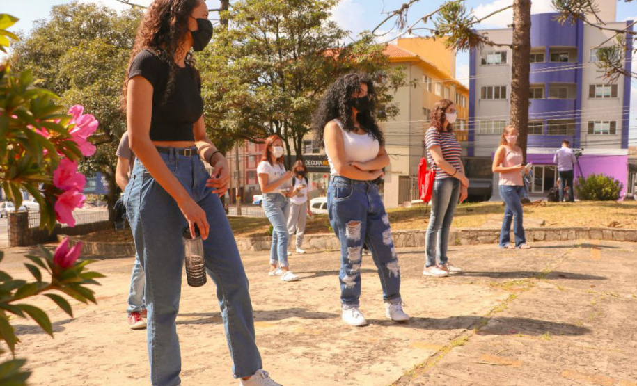 Nesta segunda-feira (3), a Universidade Estadual de Ponta Grossa (UEPG) finalizou a segunda etapa das provas do Vestibular 2020. Os candidatos responderam às questões das disciplinas específicas do curso escolhido.   -  Ponta Grossa, 03/05/2021  -  Fotos: Aline Jasper e Luciane Navarro/UEPG