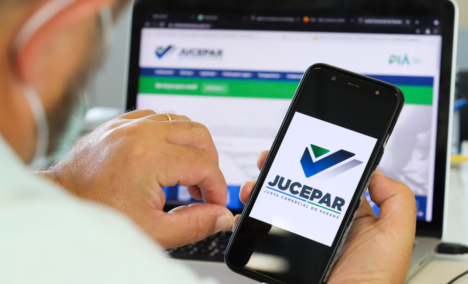 Site Jucepar A Junta Comercial do Paraná criou ainda Twitter e Instagram para, juntamente com o Facebook, serem ferramentas de suporte para a comunicação institucional na divulgação de conteúdo e interação com o público. Foto: Geraldo Bubniak/AEN