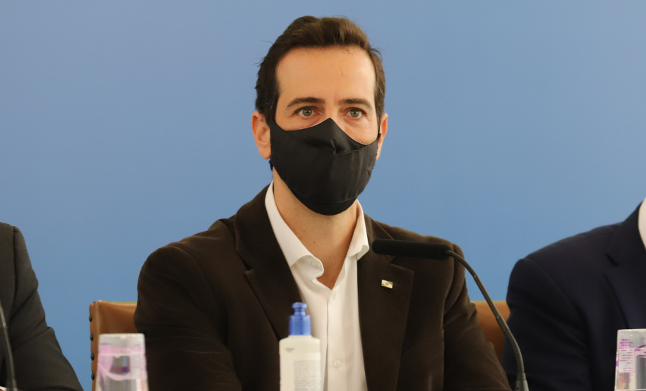 Coletiva Gov O governador Carlos Massa Ratinho Junior atende a imprensa nesta terça-feira (4) para falar sobre o retorno gradativo das aulas presenciais na rede estadual de ensino. O secretário estadual da Educação, Renato Feder. Curitiba, 04/05/2021. Foto: Geraldo Bubniak/AEN