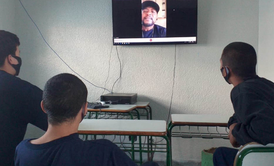 A Secretaria estadual da Justiça, Família e Trabalho, através do Departamento de Atendimento Socioeducativo, por meio do Cense Londrina II, promoveu um encontro online que faz parte do projeto Oficina de RAP ?Se Liga RAPaz?.  - Foto: SEJUF