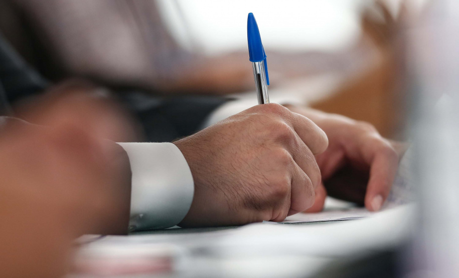 O governador Carlos Massa Ratinho Junior atende a imprensa nesta para falar sobre o retorno gradativo das aulas presenciais na rede estadual de ensino.Foto:Jonathan Campos/AEN