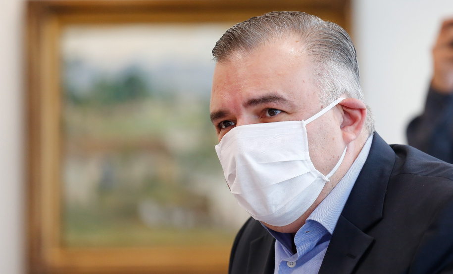 Governador Carlos Massa Ratinho Junior durante reunião com a Gerdau. Na foto, secretário da Justiça, Família e Trabalho, Ney Leprevost - Curitiba, 04/05/2021 - Foto: Jonathan Campos/AEN