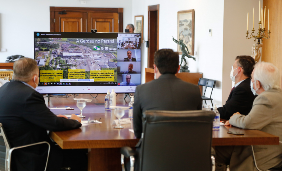 Governador Carlos Massa Ratinho Junior durante reunião com a Gerdau. Na foto, secretário da Justiça, Família e Trabalho, Ney Leprevost - Curitiba, 04/05/2021 - Foto: Jonathan Campos/AEN