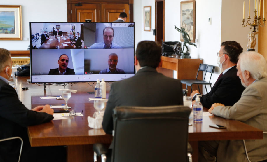 Governador Carlos Massa Ratinho Junior durante reunião com a Gerdau. Na foto, secretário da Justiça, Família e Trabalho, Ney Leprevost - Curitiba, 04/05/2021 - Foto: Jonathan Campos/AEN