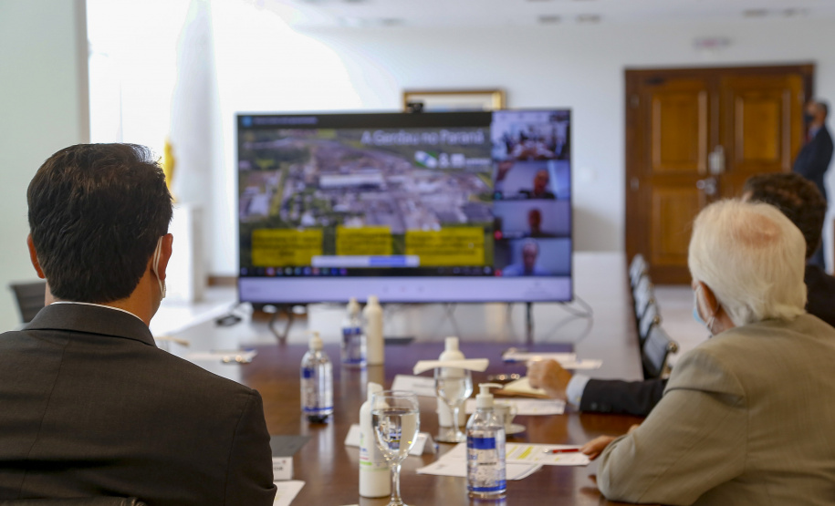 Governador Carlos Massa Ratinho Junior  com representantes da GerdauFoto Gilson Abreu/AEN
