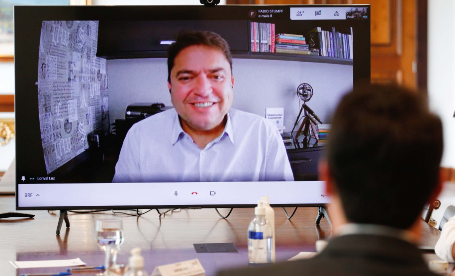 A empresa de alimentos BRF vai investir R$ 292 milhões para ampliação das suas unidades no Paraná .O anúncio foi realizado pelo CEO da BRF, Lorival Luz, em reunião com o governador Carlos Massa Ratinho Junior. Foto: Jonathan Campos/AEN