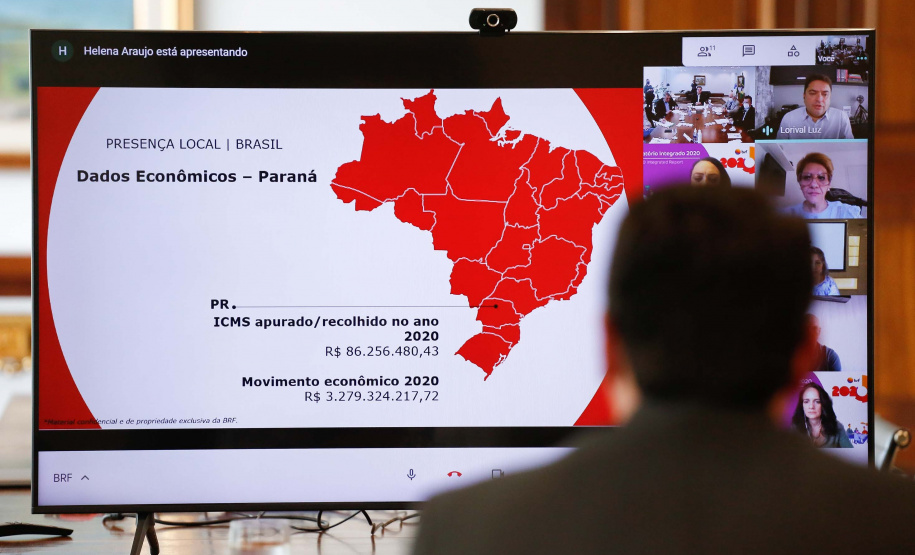 A empresa de alimentos BRF vai investir R$ 292 milhões para ampliação das suas unidades no Paraná .O anúncio foi realizado pelo CEO da BRF, Lorival Luz, em reunião com o governador Carlos Massa Ratinho Junior. Foto: Jonathan Campos/AEN