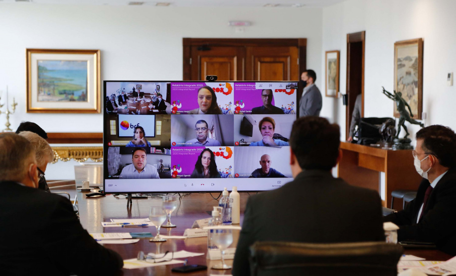 A empresa de alimentos BRF vai investir R$ 292 milhões para ampliação das suas unidades no Paraná .O anúncio foi realizado pelo CEO da BRF, Lorival Luz, em reunião com o governador Carlos Massa Ratinho Junior. Foto: Jonathan Campos/AEN