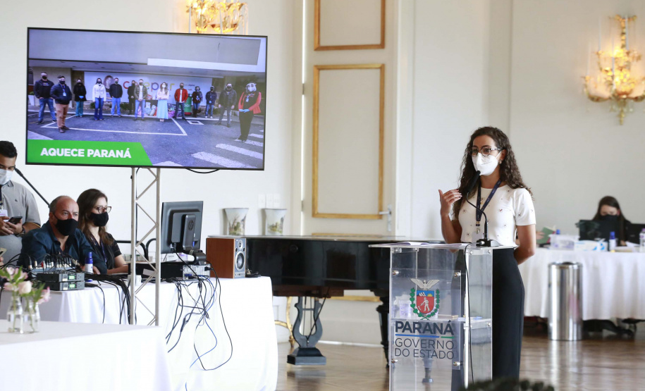 A primeira-dama do Paraná, Luciana Saito Massa, presidiu nesta terça-feira (4), em Curitiba, o primeiro Encontro de Primeiras-Damas do Paraná. A iniciativa tem como objetivo promover um debate entre as primeiras-damas de todos os municípios paranaenses sobre políticas públicas direcionadas à área social e à mulher.