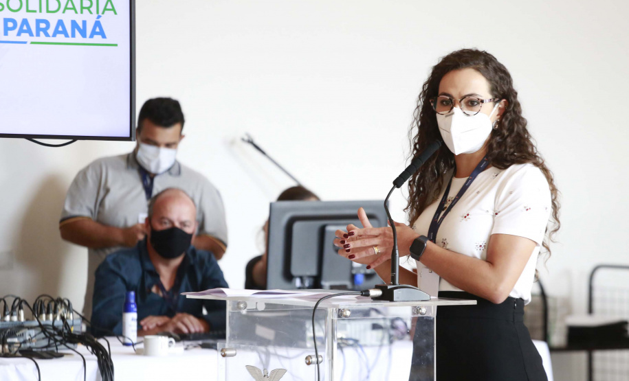 A primeira-dama do Paraná, Luciana Saito Massa, presidiu nesta terça-feira (4), em Curitiba, o primeiro Encontro de Primeiras-Damas do Paraná. A iniciativa tem como objetivo promover um debate entre as primeiras-damas de todos os municípios paranaenses sobre políticas públicas direcionadas à área social e à mulher.