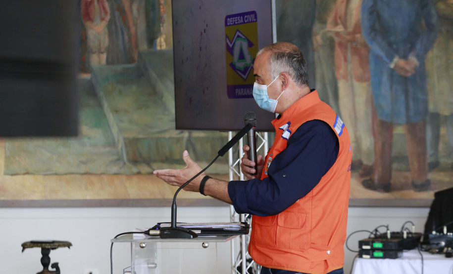 A primeira-dama do Paraná, Luciana Saito Massa, presidiu nesta terça-feira (4), em Curitiba, o primeiro Encontro de Primeiras-Damas do Paraná. A iniciativa tem como objetivo promover um debate entre as primeiras-damas de todos os municípios paranaenses sobre políticas públicas direcionadas à área social e à mulher.